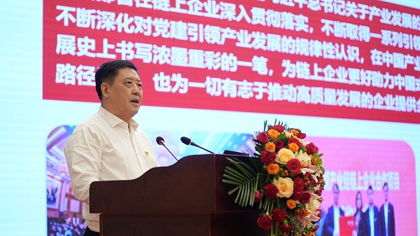 江西省銅產(chǎn)業(yè)鏈黨委書記，江銅集團黨委書記、董事長鄭高清作報告 - 副本.jpg